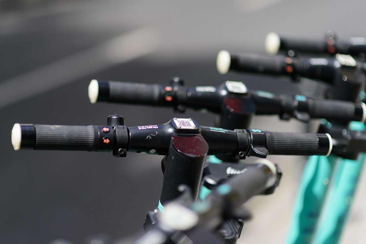 Unterfranken: E-Scooter von Sharing-Anbietern teils mit alten Kennzeichen unterw