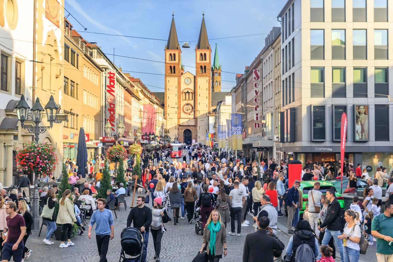 Würzburg: Mantelsonntag mit geöffneten Geschäften Würzburg: Mantelsonntag mit geöffneten Geschäften