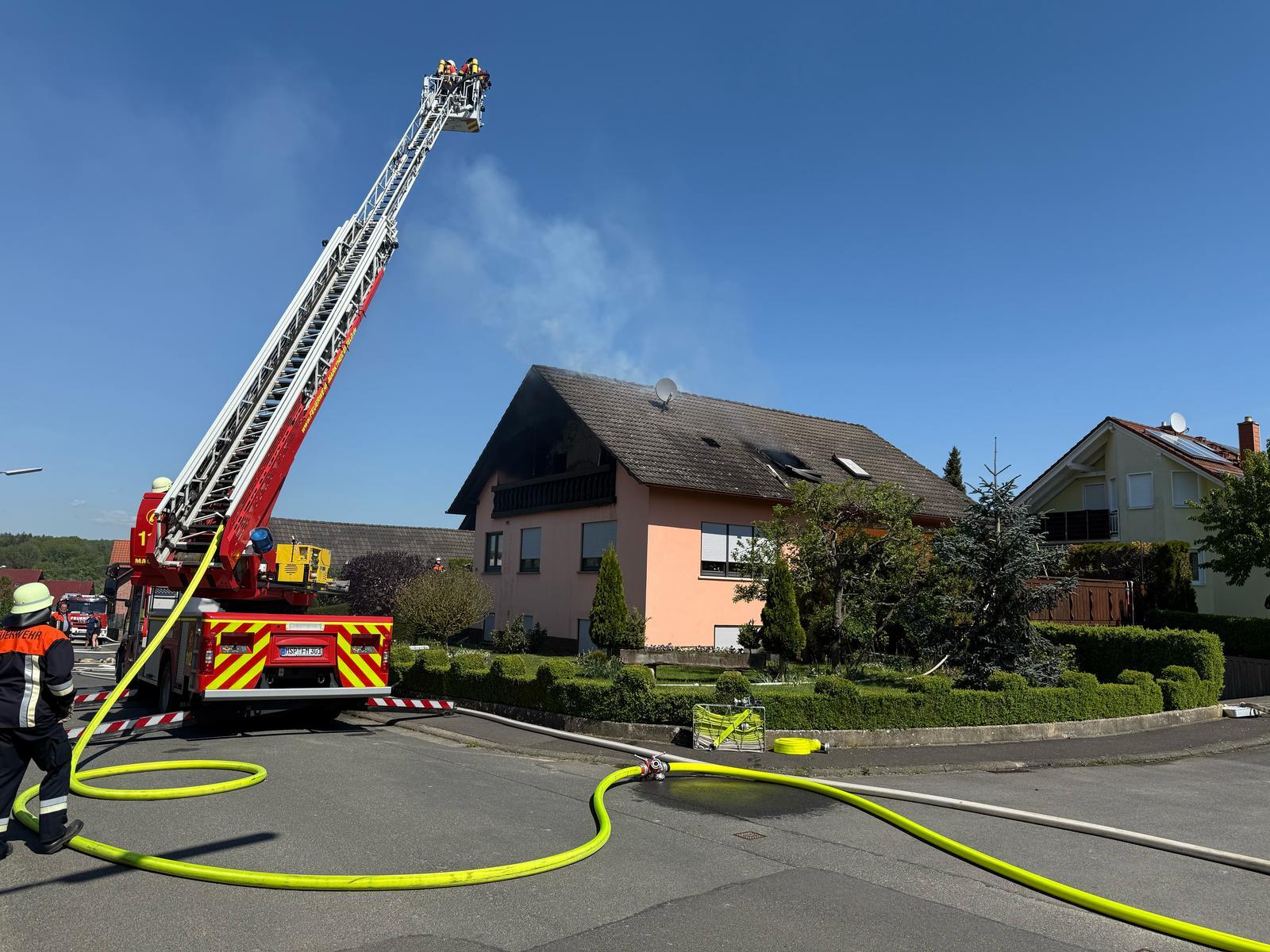 Steinfeld: Drei Verletzte bei Explosion und Brand in Wohnhaus Steinfeld: Drei Verletzte bei Explosion und Brand in Wohnhaus