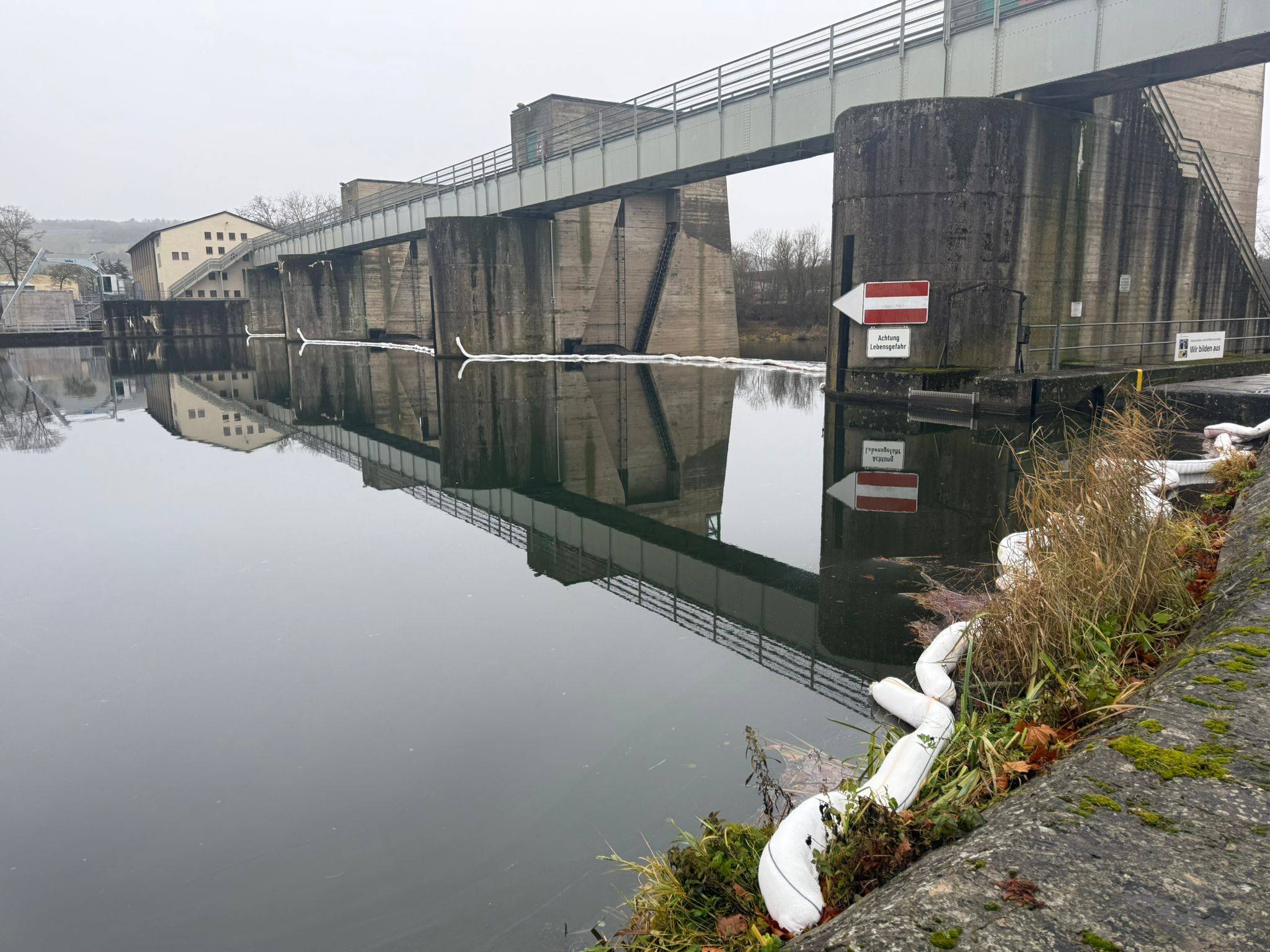 Würzburg: 3.000 Liter Diesel wohl wegen Fehler beim Tanken ausgelaufen