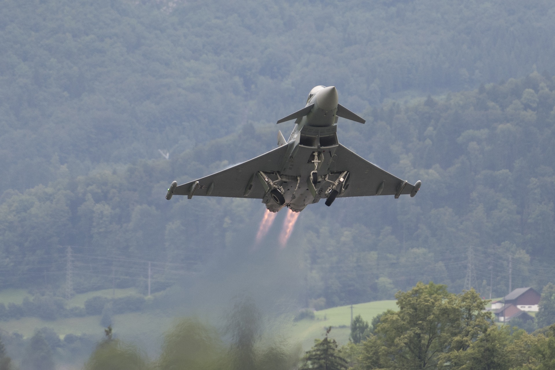 Unterfranken: Jagdflugzeuge üben über der Region Unterfranken: Jagdflugzeuge üben über der Region