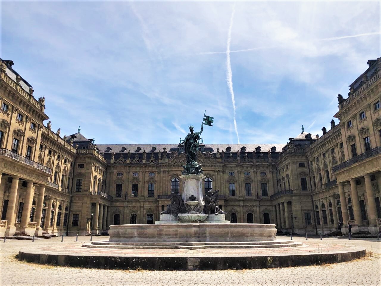 Würzburg: Katholikentag wird vor der Residenz eröffnet