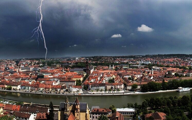 Unterfranken: Verwüstungen und Unfälle durch starkes Unwetter Unterfranken: Verwüstungen und Unfälle durch starkes Unwetter