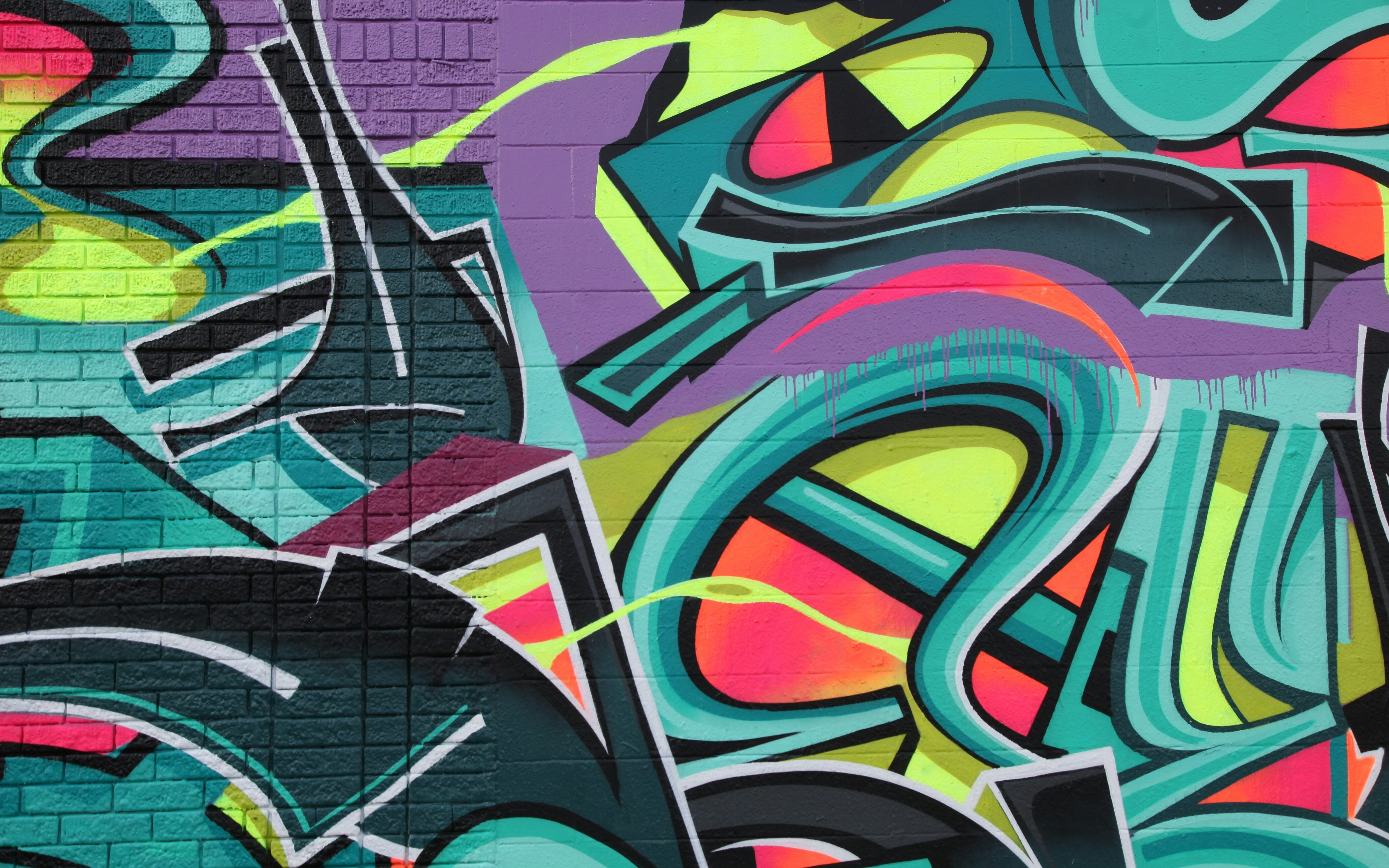 Lohr: Unbekannte beschmieren Klinik-Neubau mit Graffiti