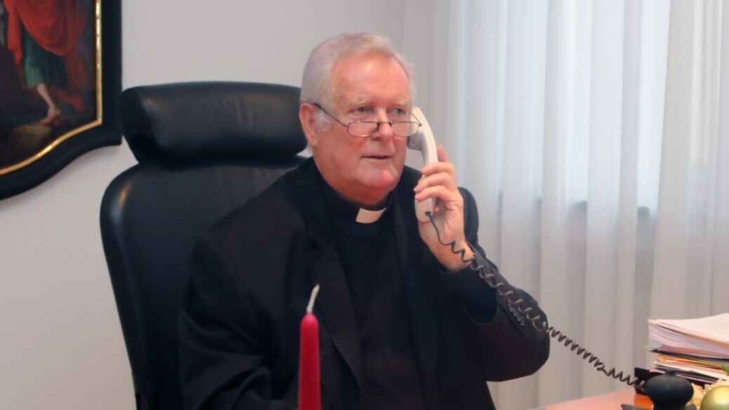 Würzburg: Ehemaliger Bischof Hofmann gibt Ehrentitel ab