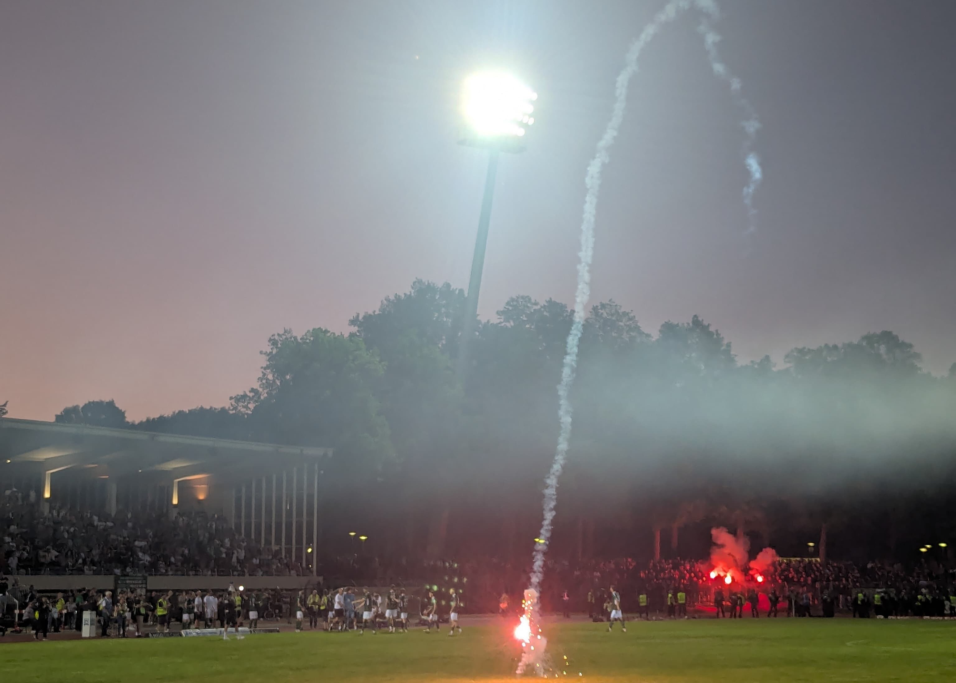 Fußball: Reaktion auf Ausschreitungen - Kickers sperren Ultra-Block Fußball: Reaktion auf Ausschreitungen - Kickers sperren Ultra-Block