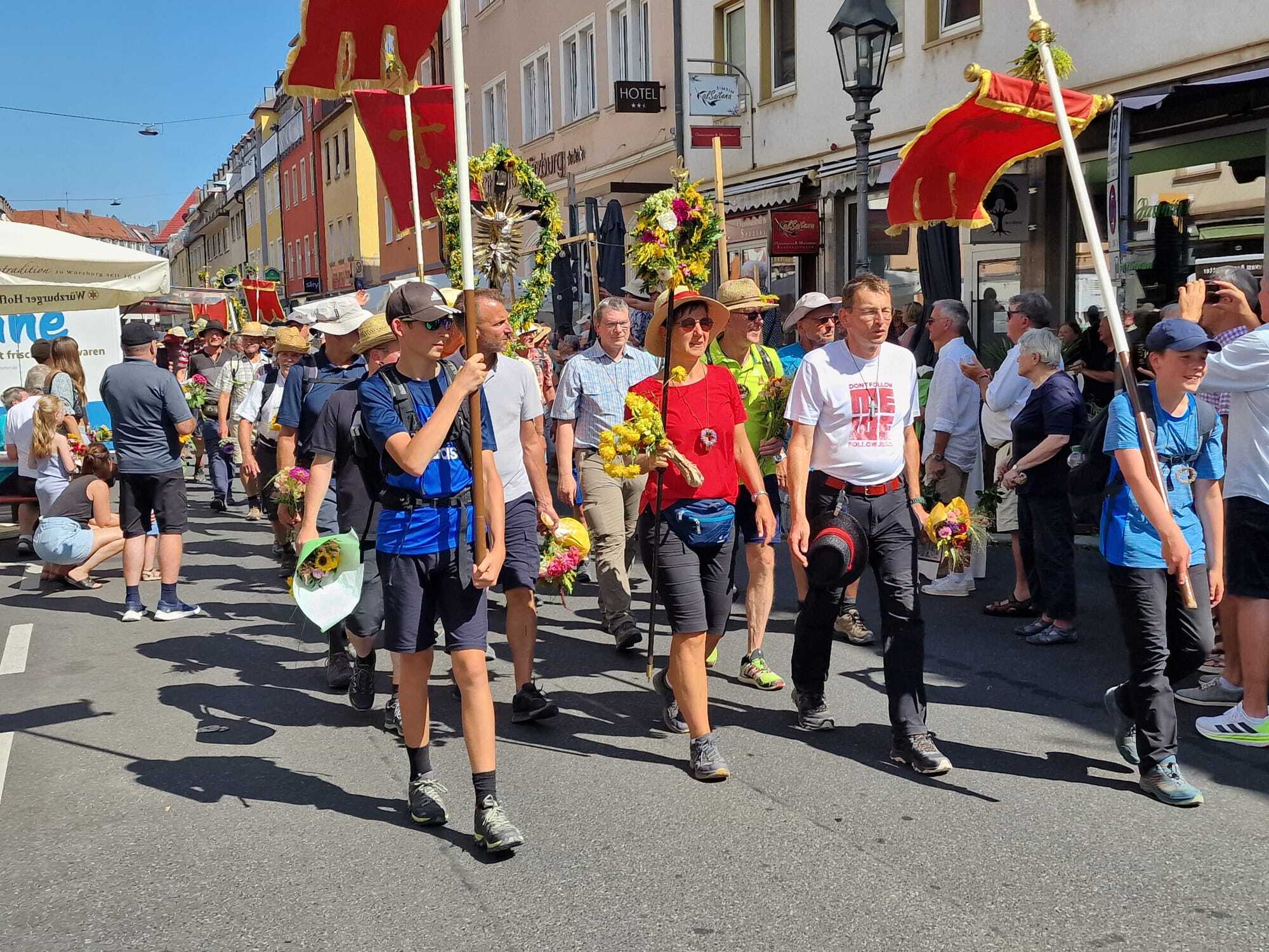 Würzburg: Die Kreuzbergwallfahrer pilgern los Würzburg: Die Kreuzbergwallfahrer pilgern los