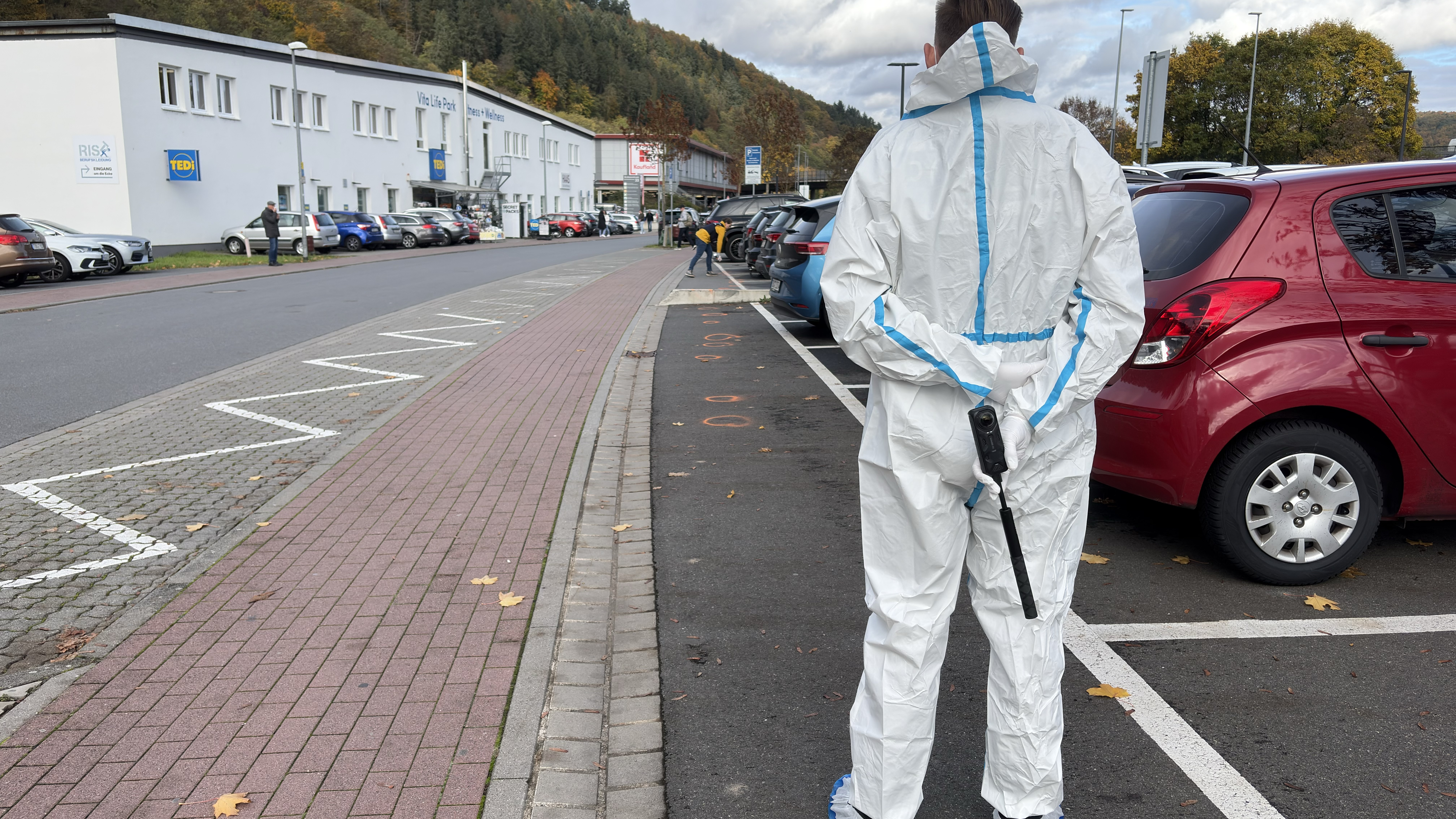 Wertheim: Nach Messerangriff auf Supermarktparkplatz - vier Männer in U-Haft Wertheim: Nach Messerangriff auf Supermarktparkplatz - vier Männer in U-Haft