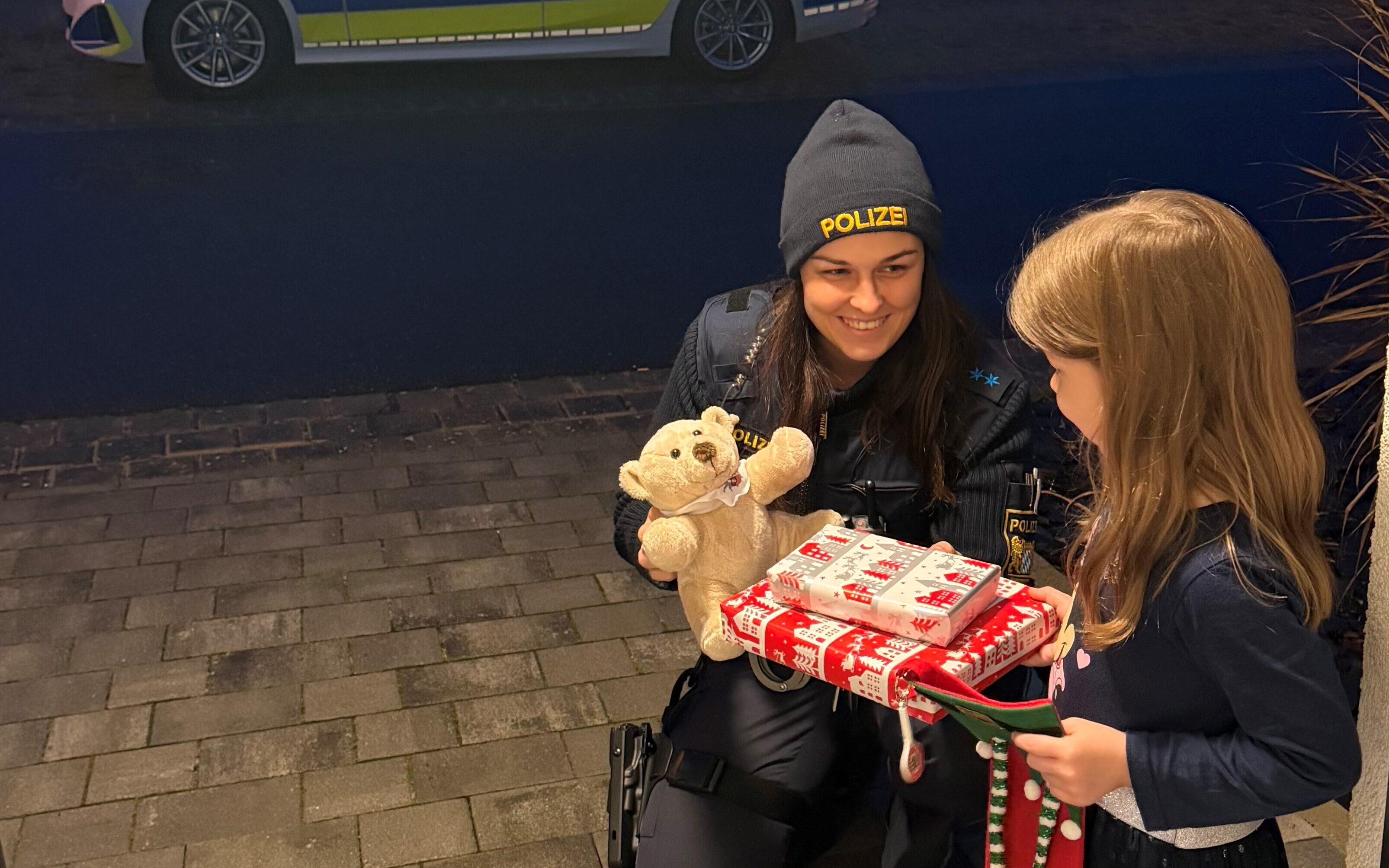 Zeuzleben: Polizei ersetzt geklautes Nikolausgeschenk