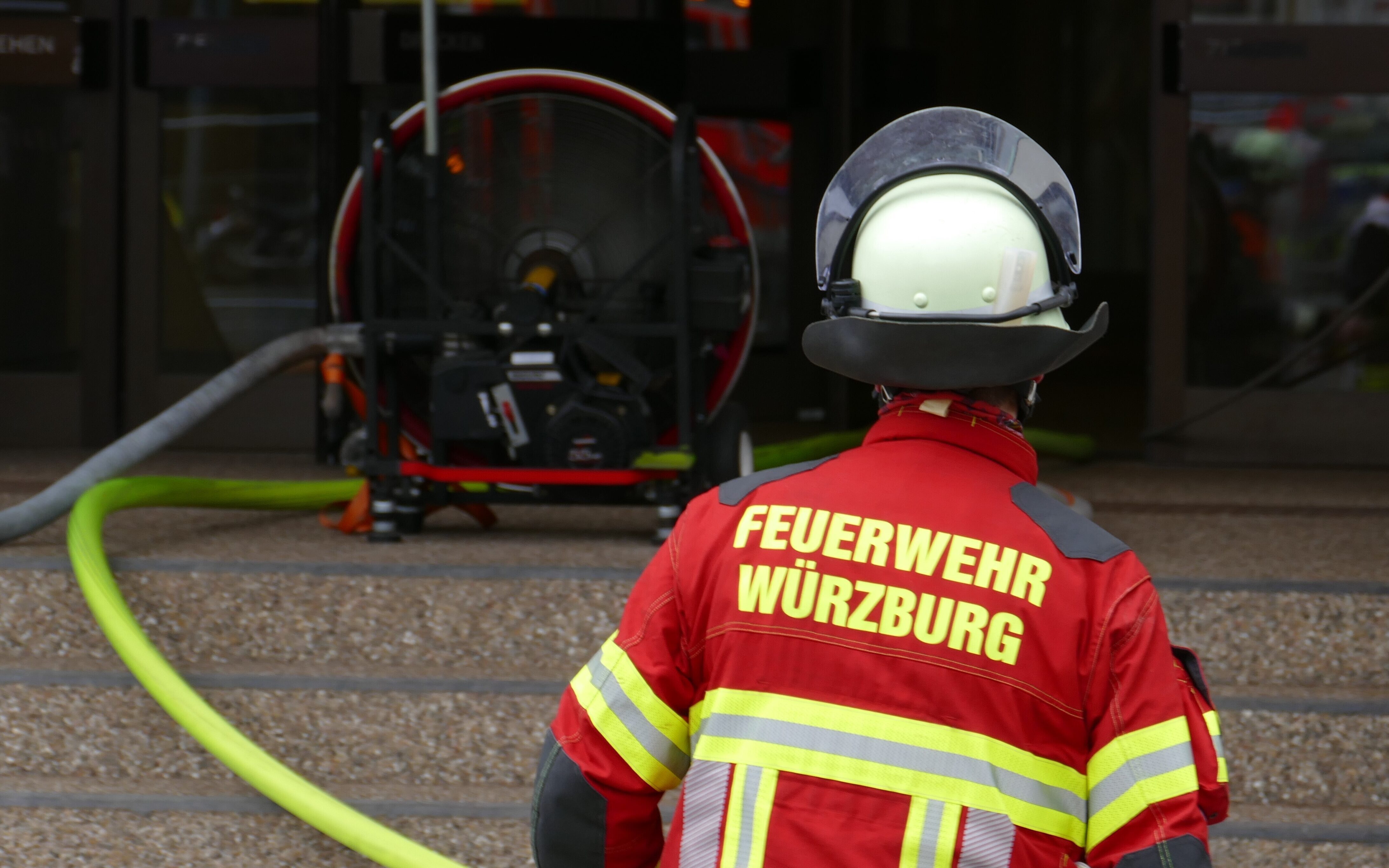 Würzburg: Kellerwohnung brennt - Eine Person leicht verletzt Würzburg: Kellerwohnung brennt - Eine Person leicht verletzt