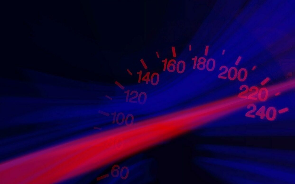 A3 - Kitzingen: Mit 200 km/h vor der Polizei geflüchtet