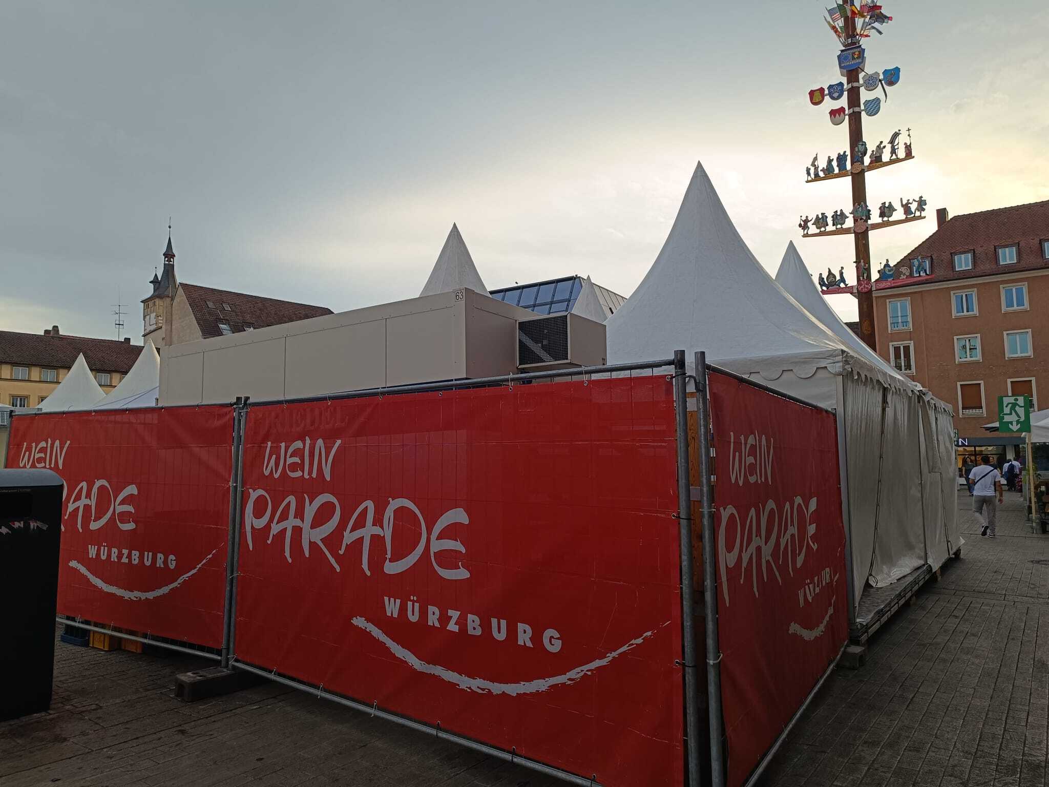Würzburg: Weinparade auf dem Unteren Markt startet Würzburg: Weinparade auf dem Unteren Markt startet