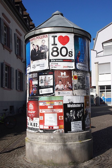 Die gute alte Litfasssäule hat noch lange nicht ausgedient.