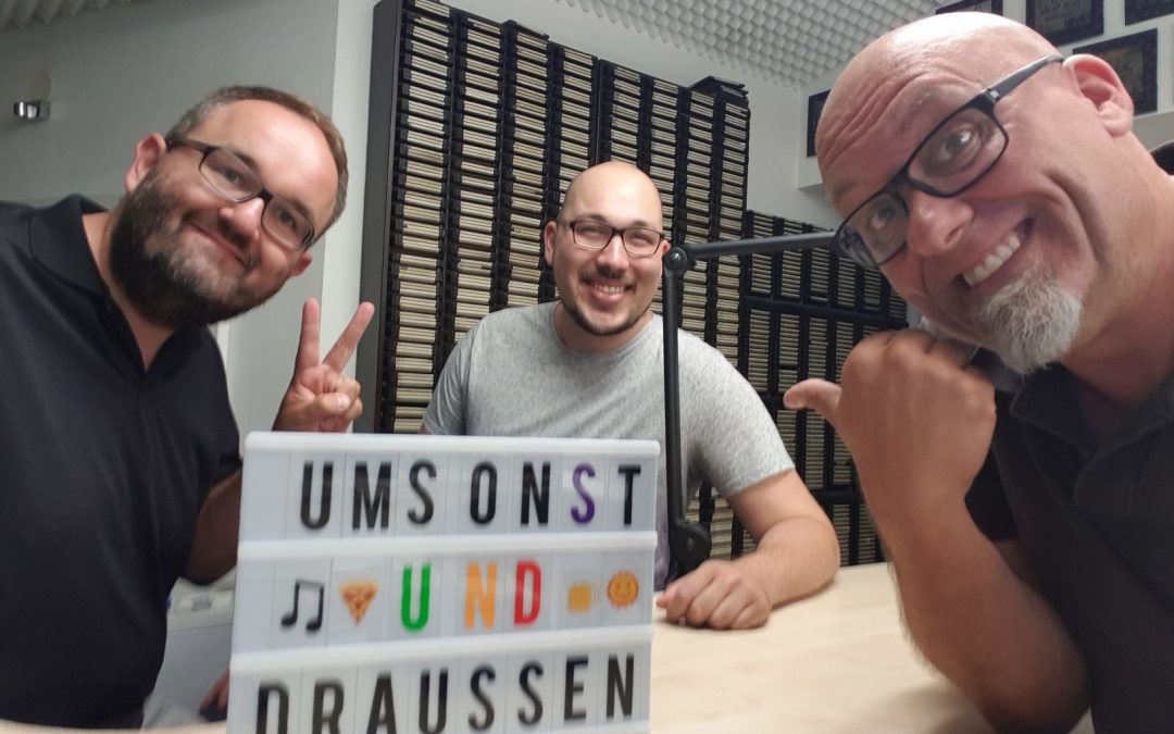 Björn vom Umsonst und Draußen und Musiker Adrian Millar